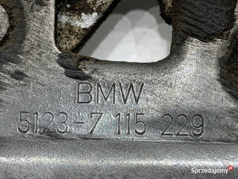 ZAMEK MASKI PRZÓD BMW E61 Kombi 0410 osobowe