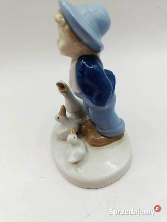 Porcelana figura Chłopiec z trzema gąskami Zamość