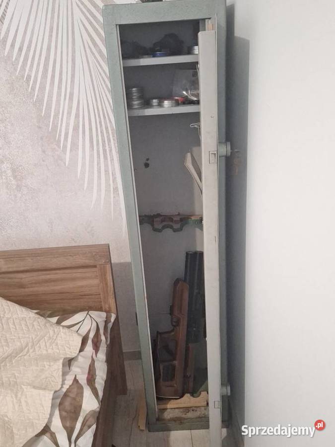 Szafa na bronSejfPrl Kęty