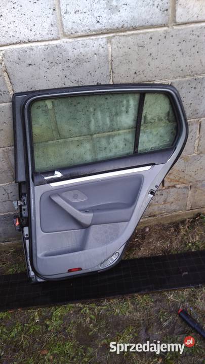 Golf 5 kompletne drzwi prawy tyl Czarny Las