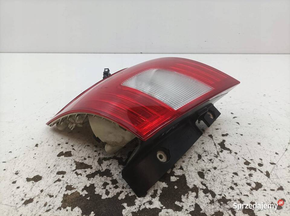 LAMPA TYŁ PRAWA KOMBI EU 3T9945096 Skoda Superb