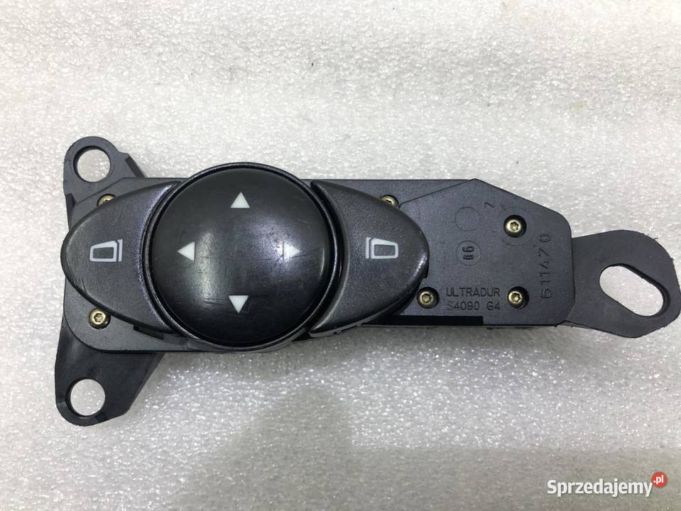 LISTWA BAGAŻNIKA LEWA MERCEDES W204 2048600124 Osłony i zaślepki