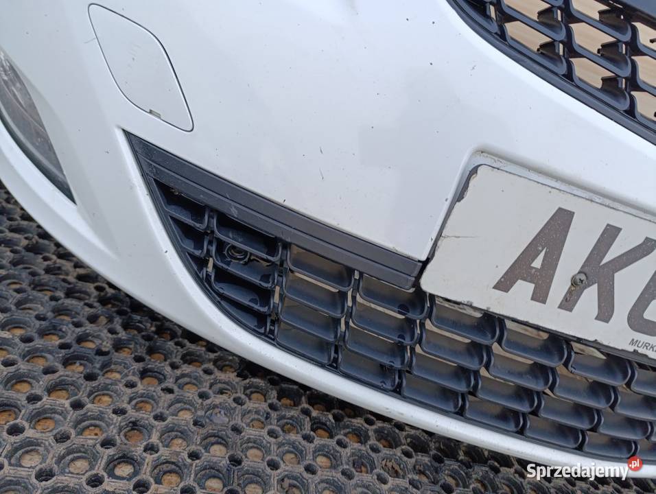 OPEL ASTRA J ZDERZAK PRZÓD HALOGEN Y40R Pasy przednie i tylne Zbierkowo