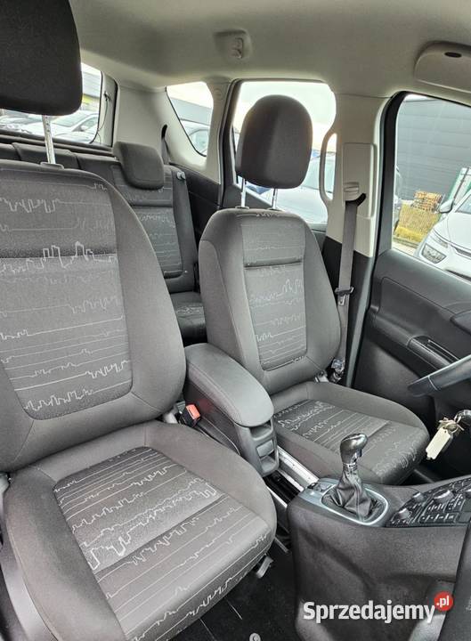 Opel Meriva 14 B prowadzi się nowe auto Kutno