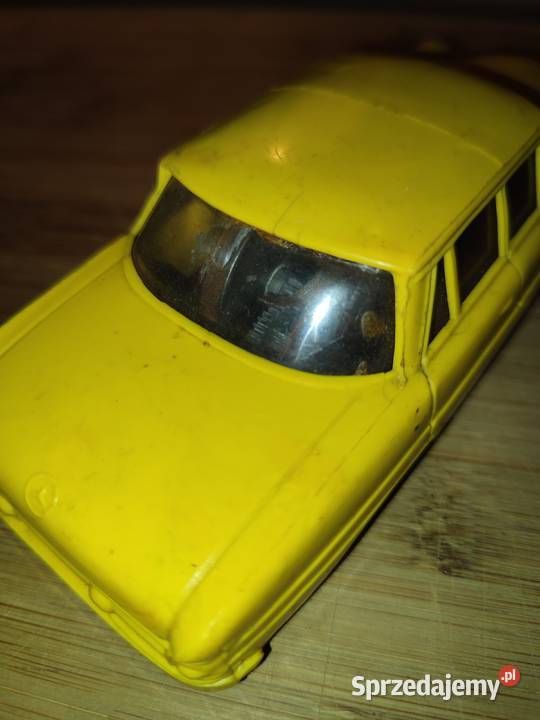 Stary model samochodu Mercedes z napędem na koło Pozostałe