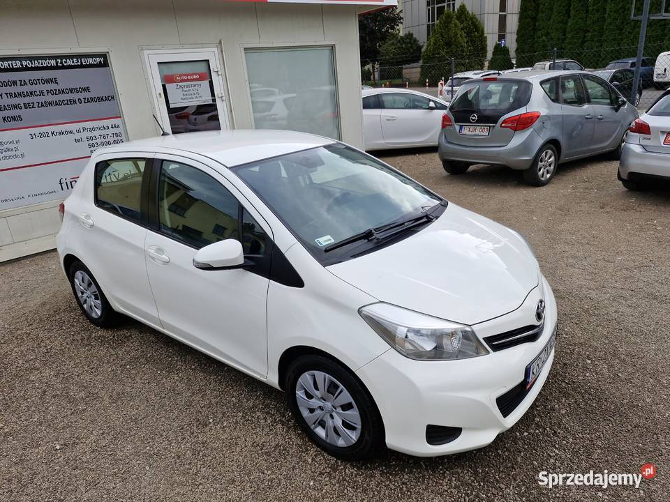 13 benz zarejestrowana serw ASO lakier ASR (kontrola trakcji) Yaris