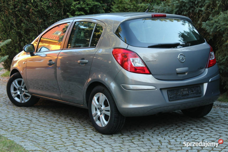 Opel Corsa Benzyna 5 drzwi Opłacony Ładny czujnik zmierzchu Lubań