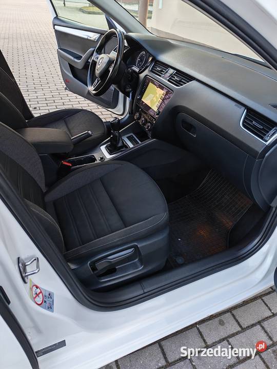 koda Octavia 16 TDI 115 2019 r łódzkie Opoczno