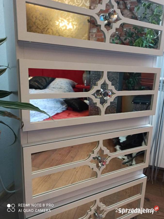 Komoda lustrzana biała glamour 4 szuflady Pozostałe