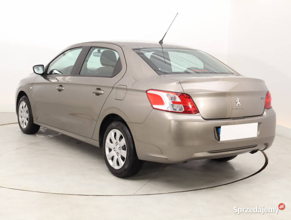 Peugeot 301 12 PureTech światła przeciwmgielne