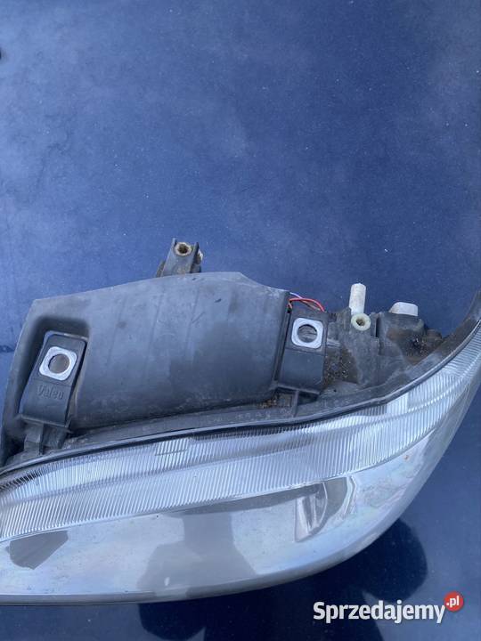 Lampa przednia lewa Toyota Corolla E12 0104 r Rok produkcji 2004 łódzkie Kamocin