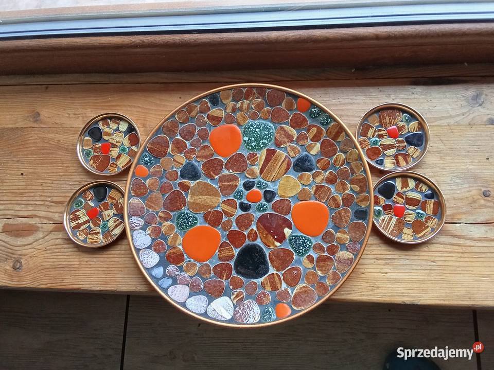 Talerz z podstawkami z kamyków zachodniopomorskie Prusim