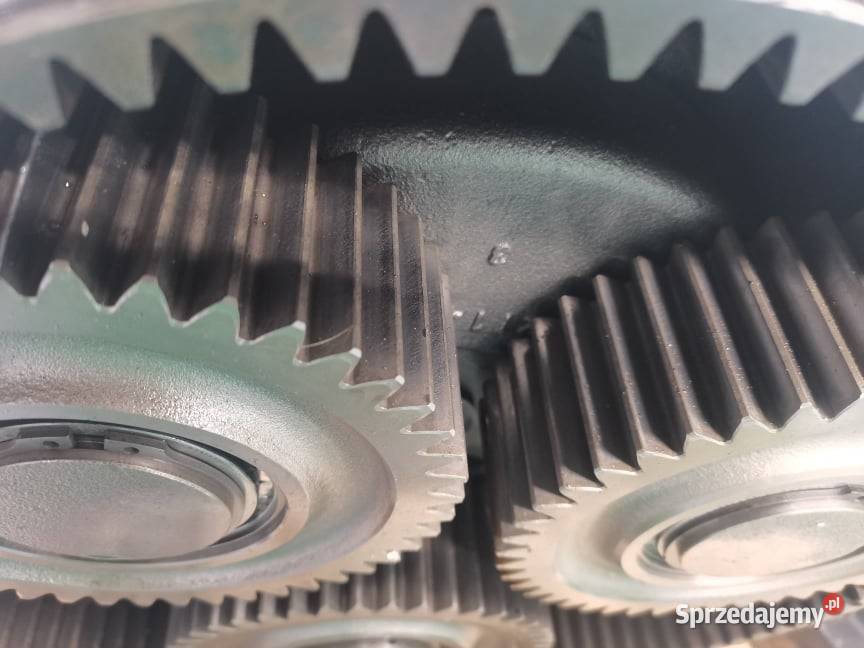 Valtra 8550 Obudowa piasty tylnej 33679900