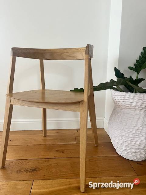 Komplet 4 dębowych krzeseł Kos polskiej marki Warszawa