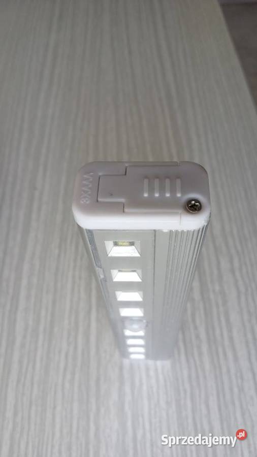 Lampa LED z sensorami ruchu i zmierzchu na
