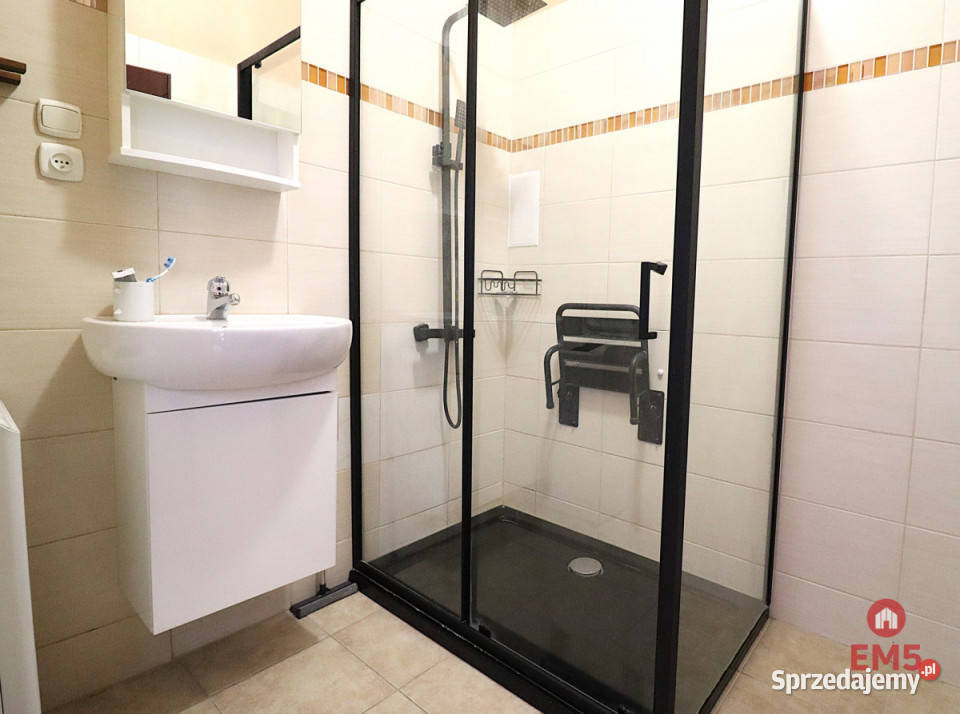 sprzedaży mieszkania 582m2 3 pok Nowinka blok