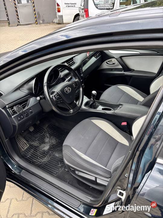 Toyota avensis 20 d4d stan światła przeciwmgielne Piotrków Trybunalski