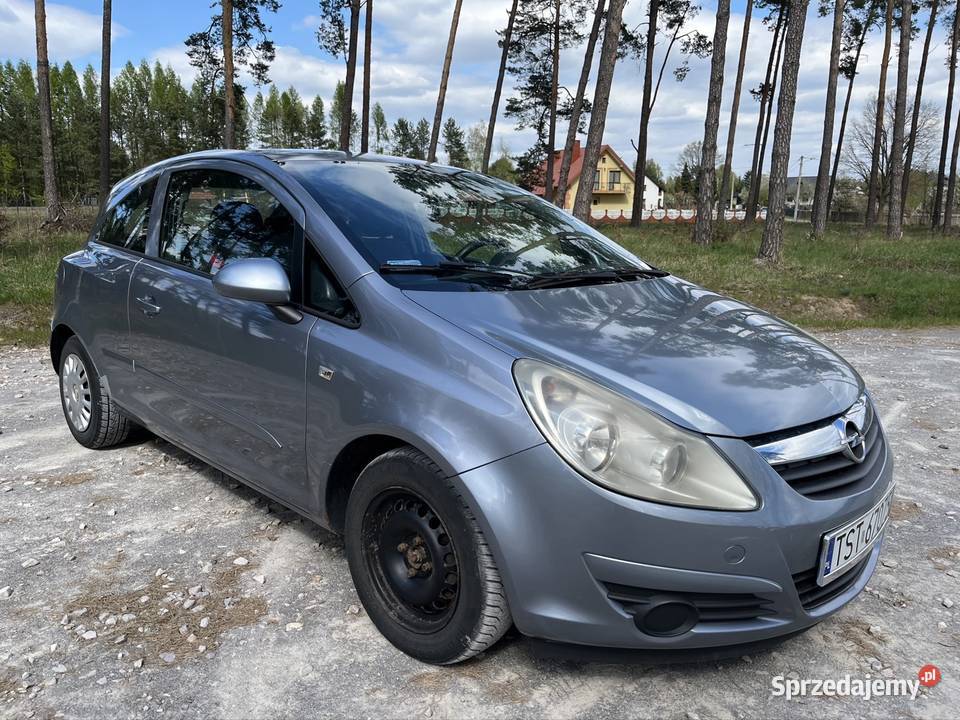 Opel Corsa D 12 benzyna 2007r z problemem manualna Starachowice