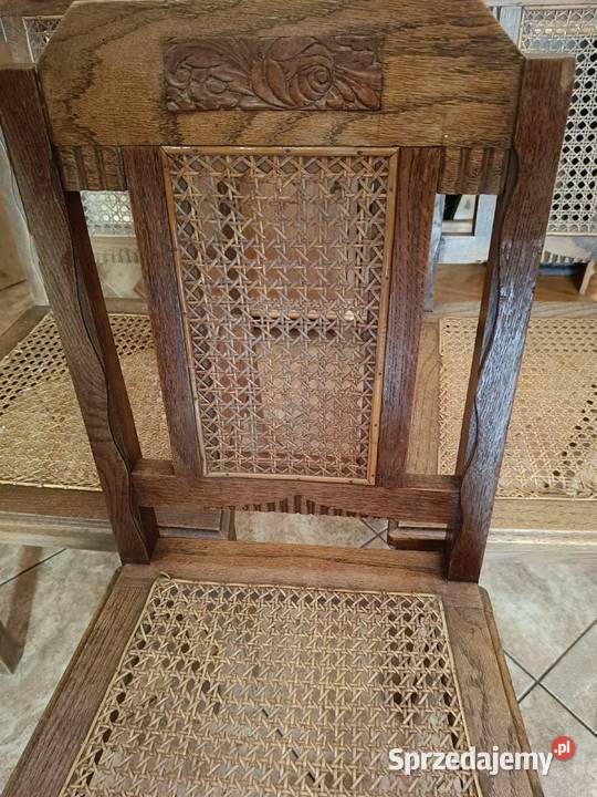 Stare drewniane krzesła rzeźbione z rafią Krzesła Lipno