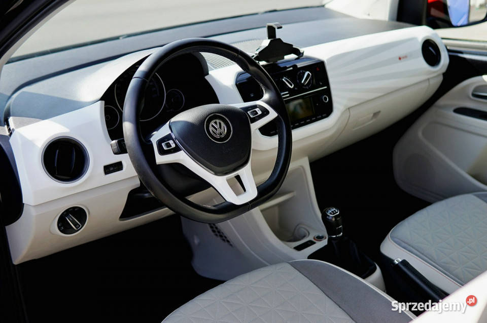 Volkswagen Up salon Polska wersja Beats ładnie światła do jazdy dziennej Warszawa