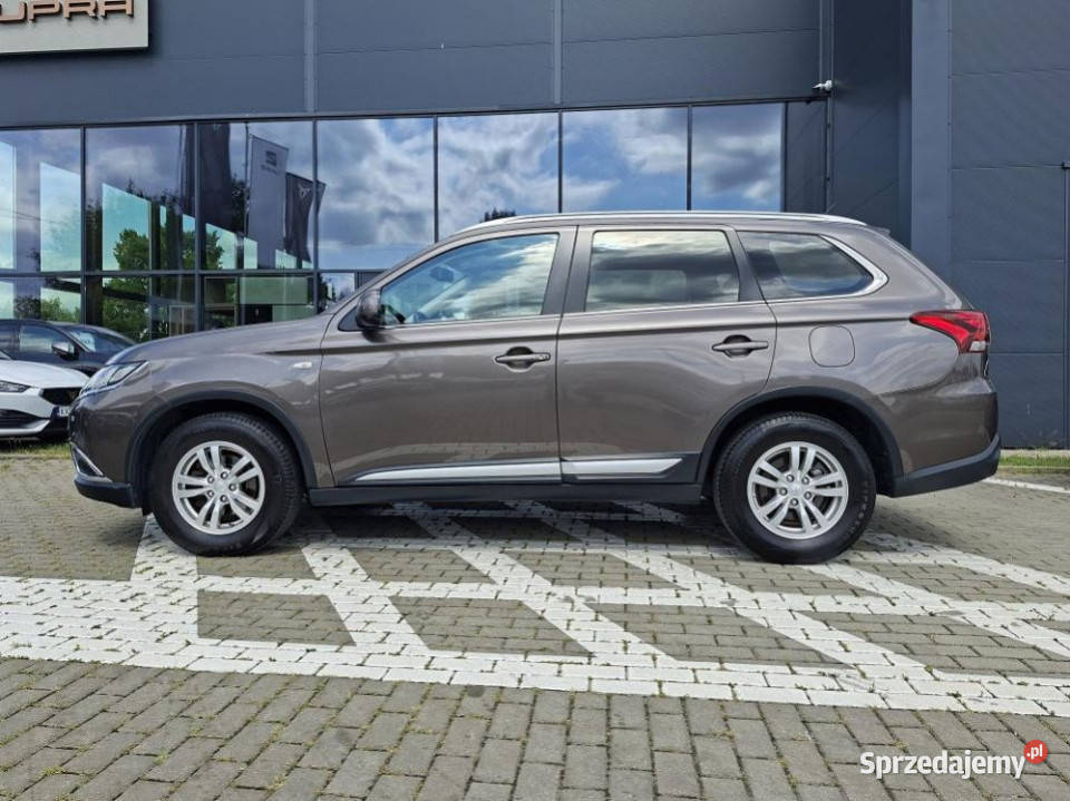 MITSUBISHI Outlander 2016r Salon ASO Iszy wł Rok produkcji 2016 Samochody osobowe