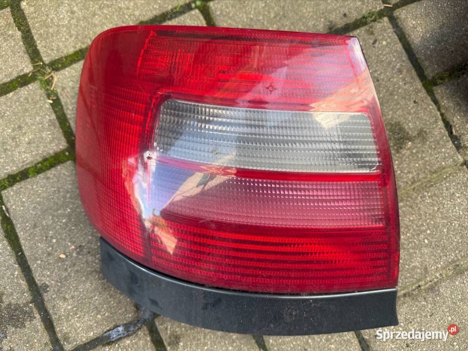 Lampa tył lewa sedan Audi A4B5 Ostrów Wielkopolski