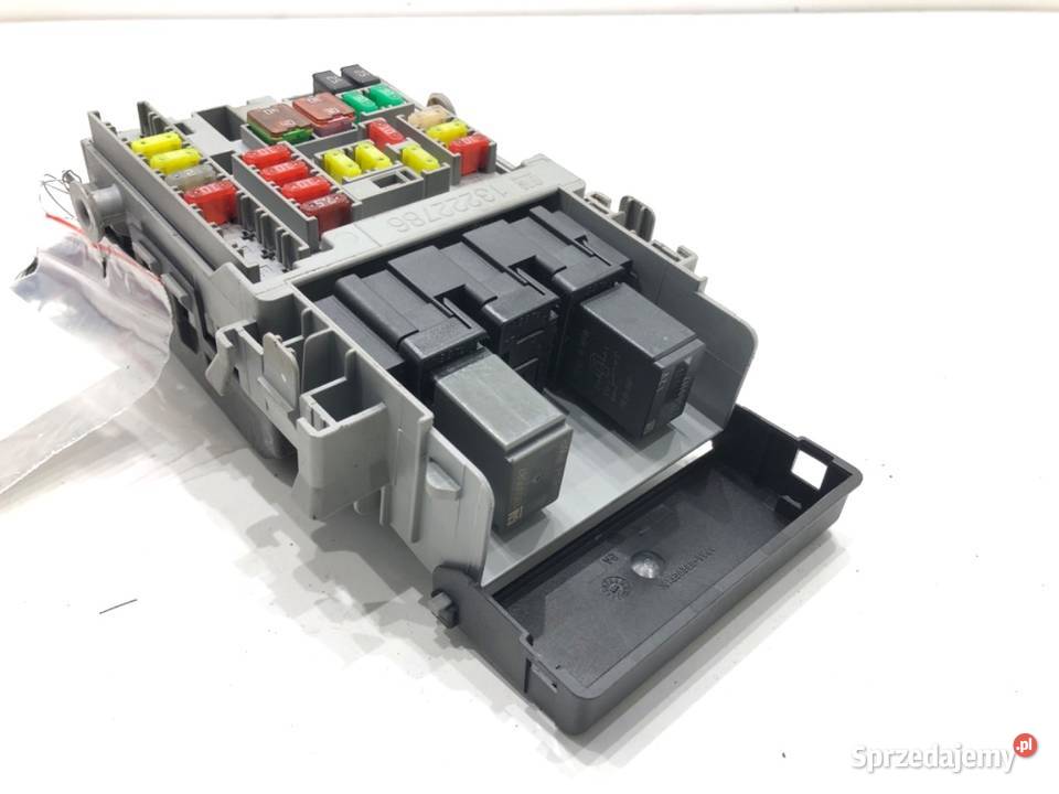 SKRZYNKA BEZPIECZNIKÓW OPEL INSIGNIA A 525230582 sprzedam