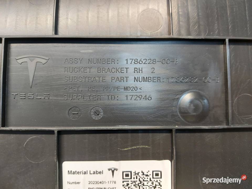 TESLA MODEL Y 2023r Wkład wnęki bagażnika tył Pozostałe