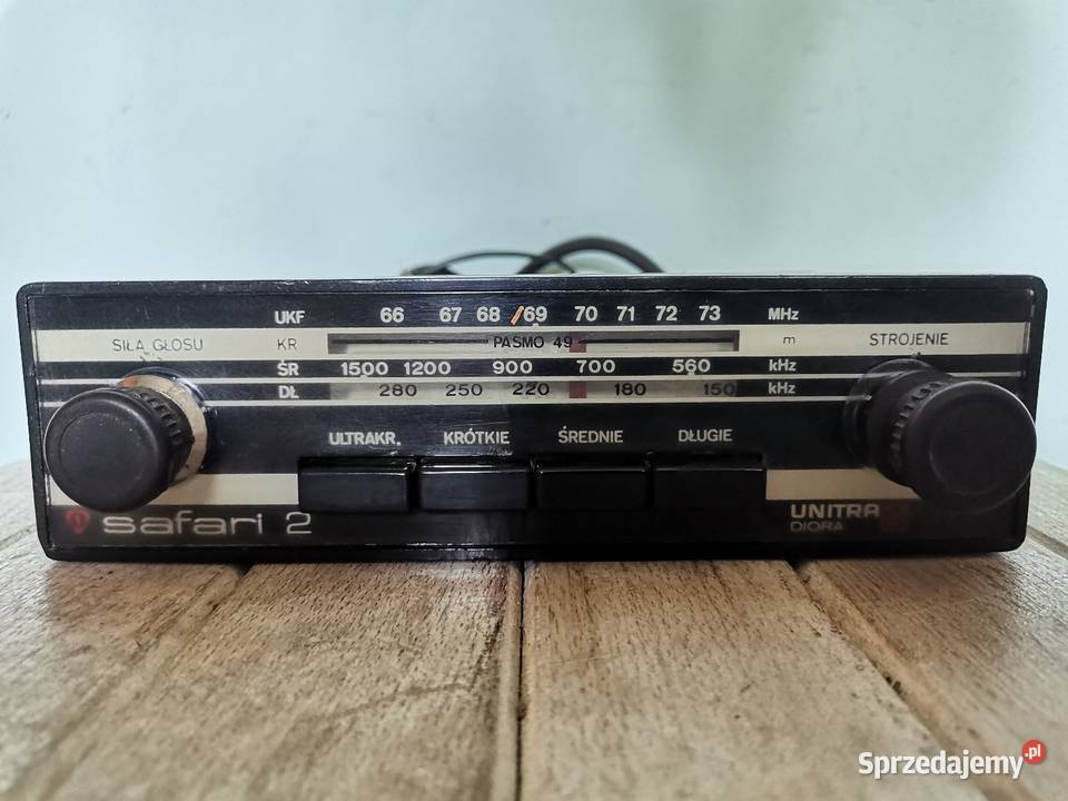 Radio samochodowe Safari 2 z czasów PRL u Kraków