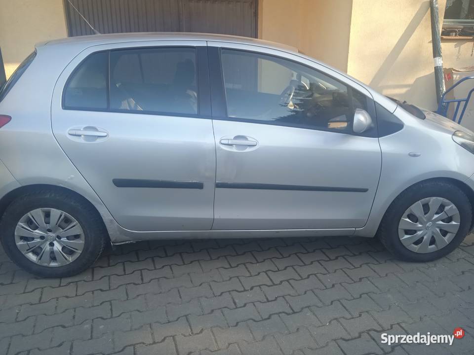 Toyota yaris manualna