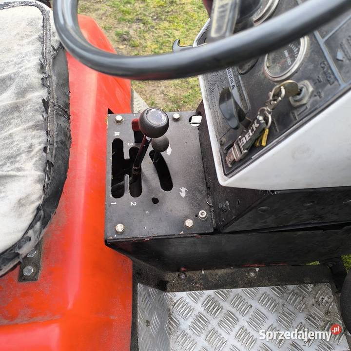 Traktorek ogrodniczy z osprzętem