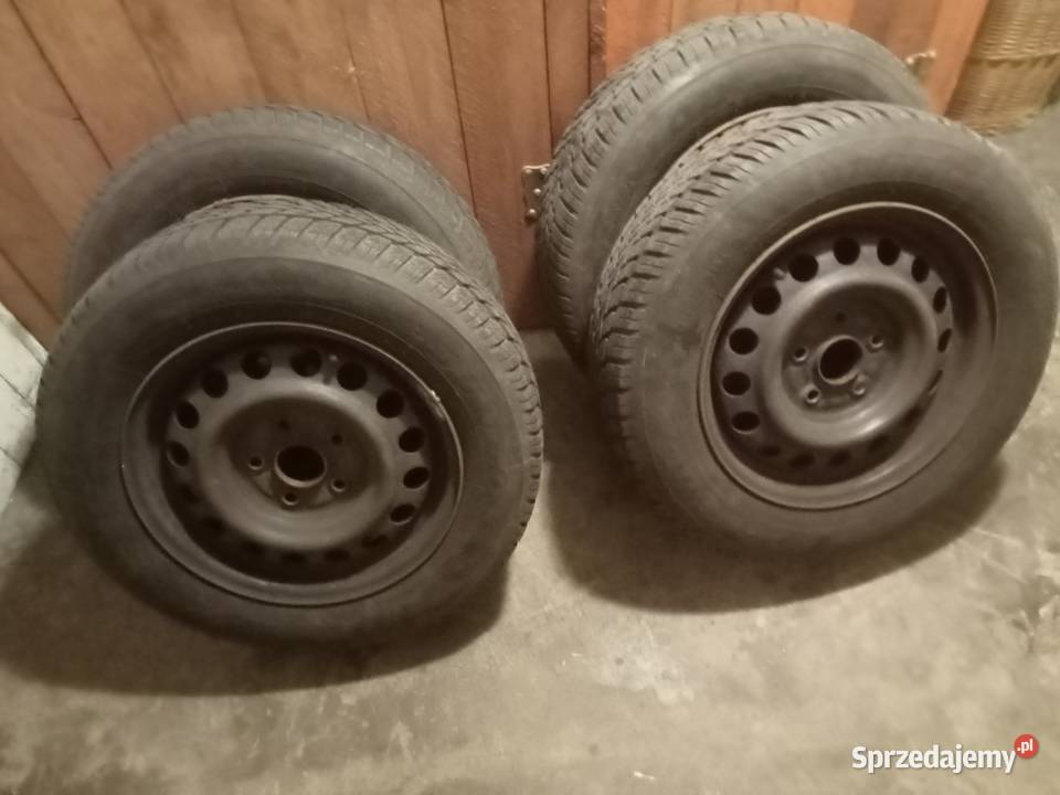 sprzedam felgi z oponami zimowymi Średnica 15" Szczecinek