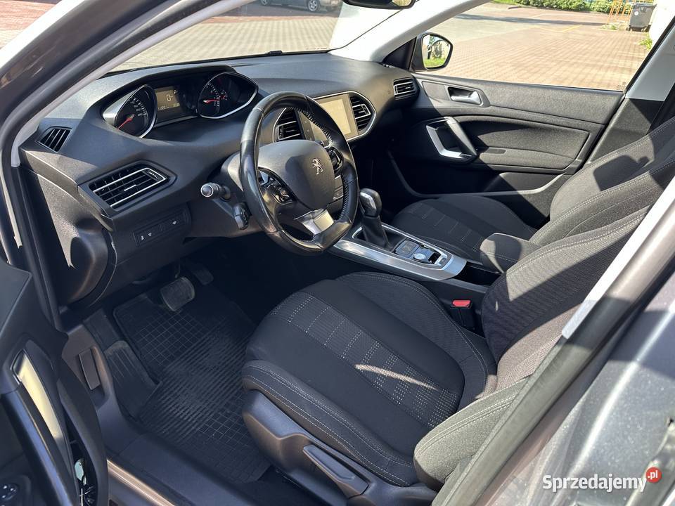 Peugeot 308 T9 Kombi 2015r 12Turbo 130 Automat