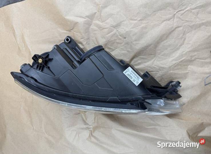 Volswagen tiguan lampa prawa przednia