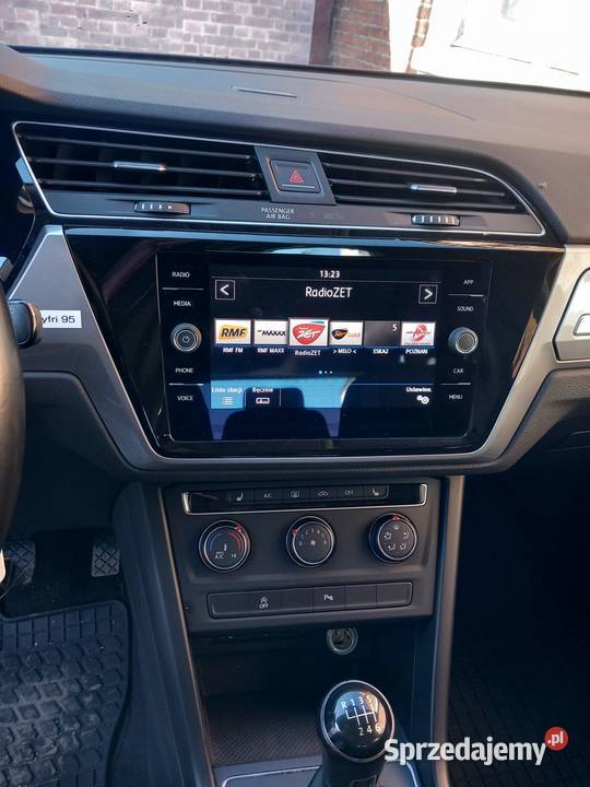 VW Touran 12 benzyna 116 2017r sprzedam