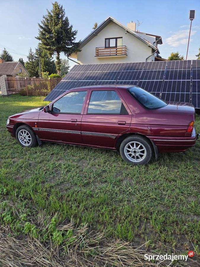 Ford escort 18 benzyna łódzkie Pęczniew