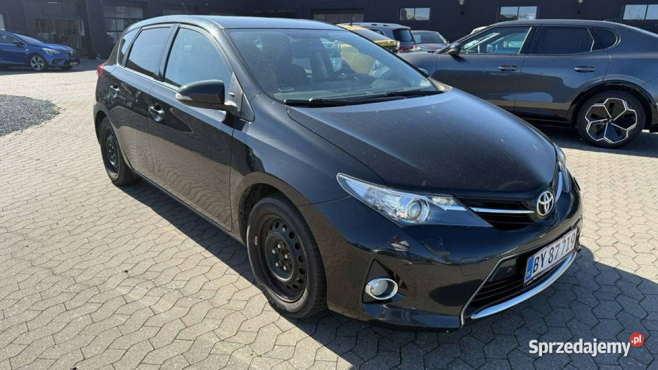 Toyota Auris II 2012 Sadlno