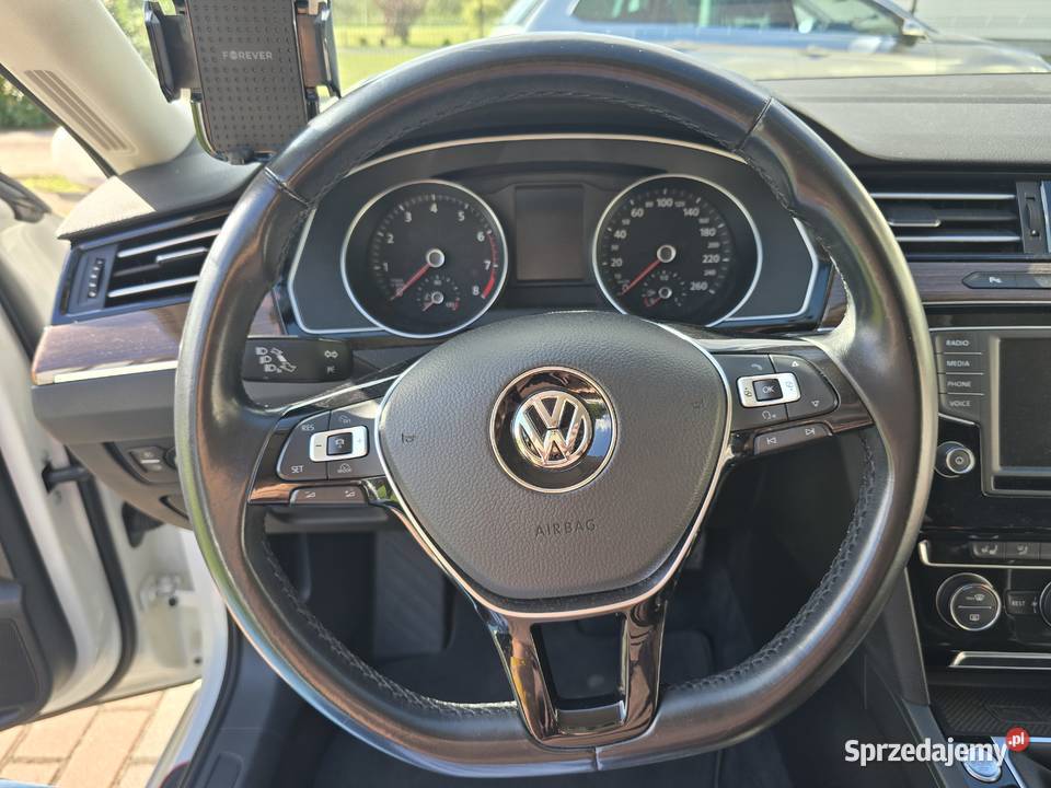 Volkswagen Passat B8 14 sedan biała perła