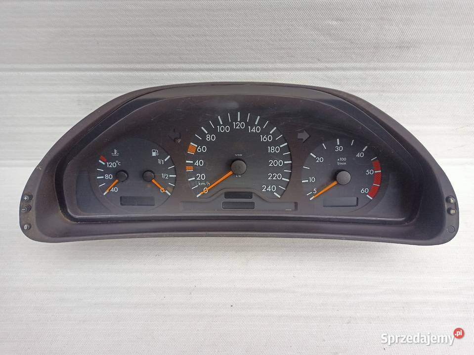 Mercedes E Klasa W210 220 CDI licznik zegary