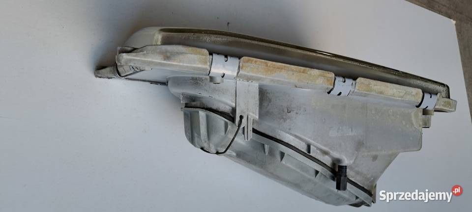 Reflektor prawy HELLA Mercedes W123 Lampy przednie Luzino sprzedam