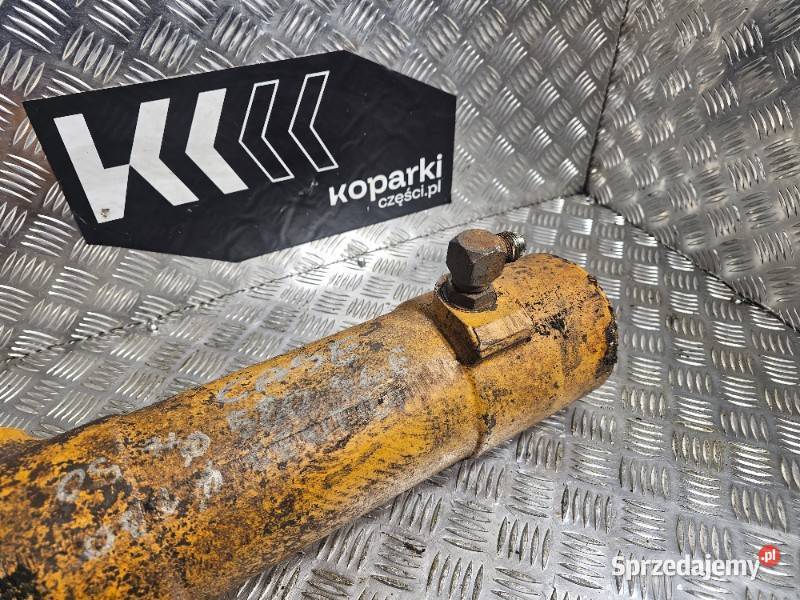 Siłownik hydrauliczny obrotu tylnego ramienia