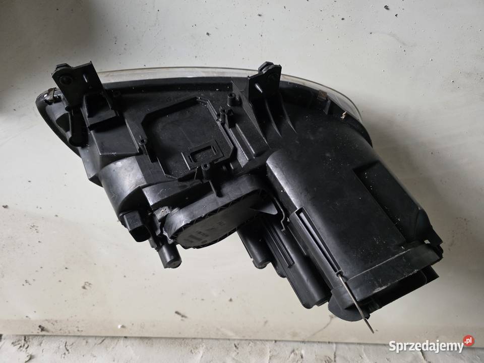 Lampa lewa reflektor lewy volkswagen touran Rok produkcji 2005 Części samochodowe Będzin