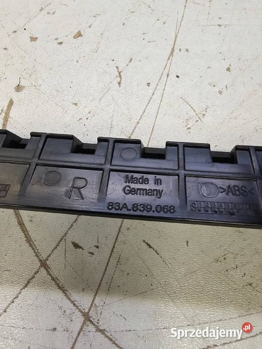 PROWADNICA SZYBY PRAWY TYŁ AUDI Q3 F3 83A839068 Przystajń