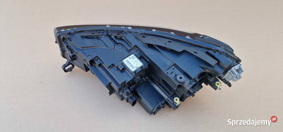 VW TIGUAN III REFLEKTOR LAMPA LED PRAWA