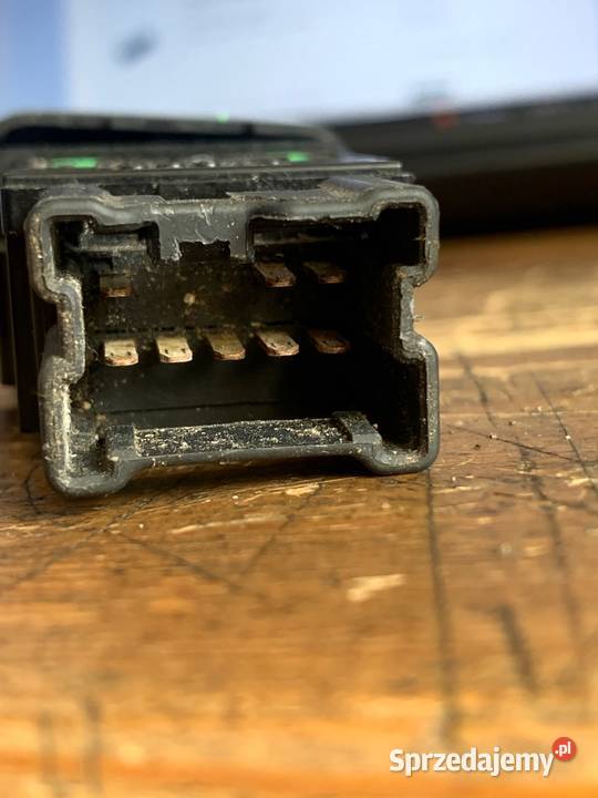 Włącznik świateł awaryjnych Nissan 8pin osobowe Margonin