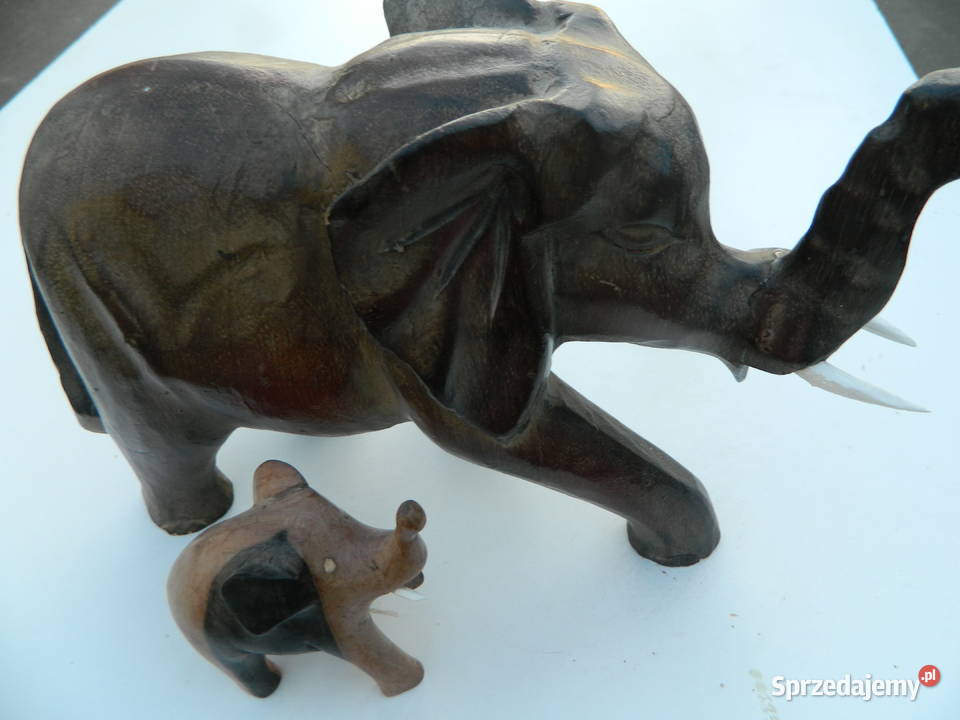 rzeżba słonia rodzina słoni drewniany słoń Charzyno