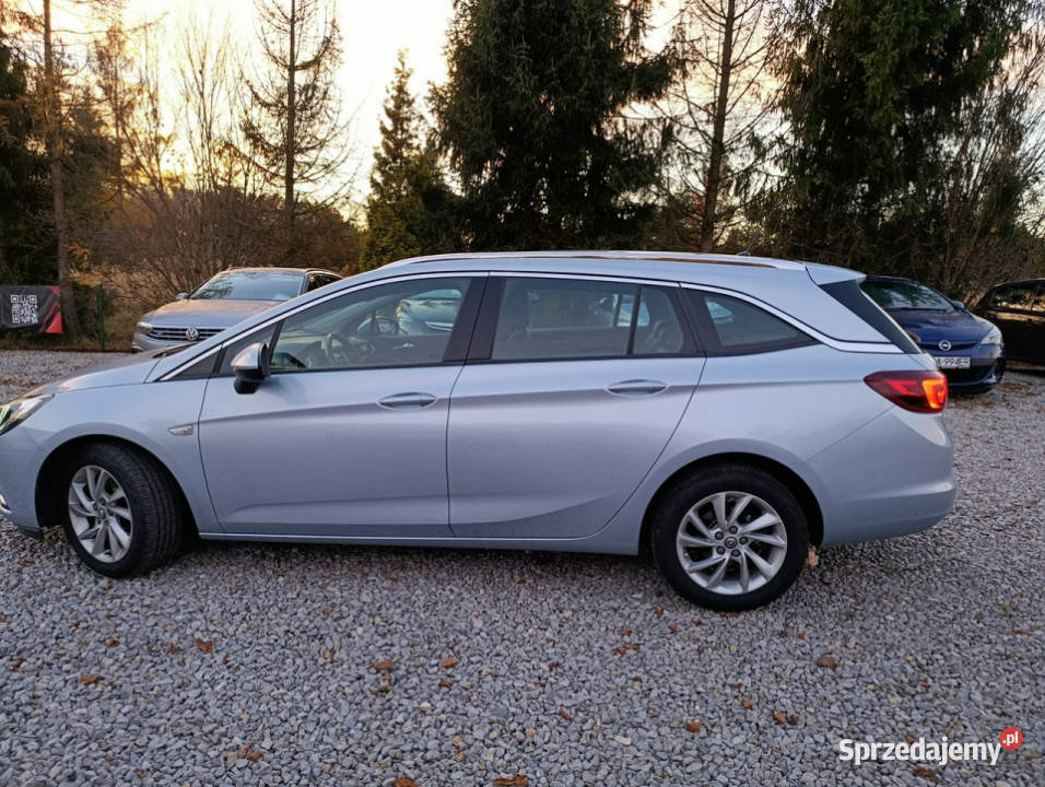 Opel Astra Astra Sports Tourer Bezwypadkowa mały serwisowany w ASO Dulowa sprzedam