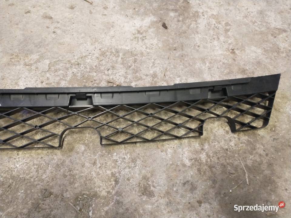 Ślizg środkowy zderzaka tył VW Passat B7 Kombi Nowy Sącz