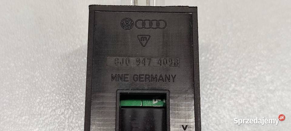 AUDI A7 4G LAMPKA KABINY 8J0947409B osobowe
