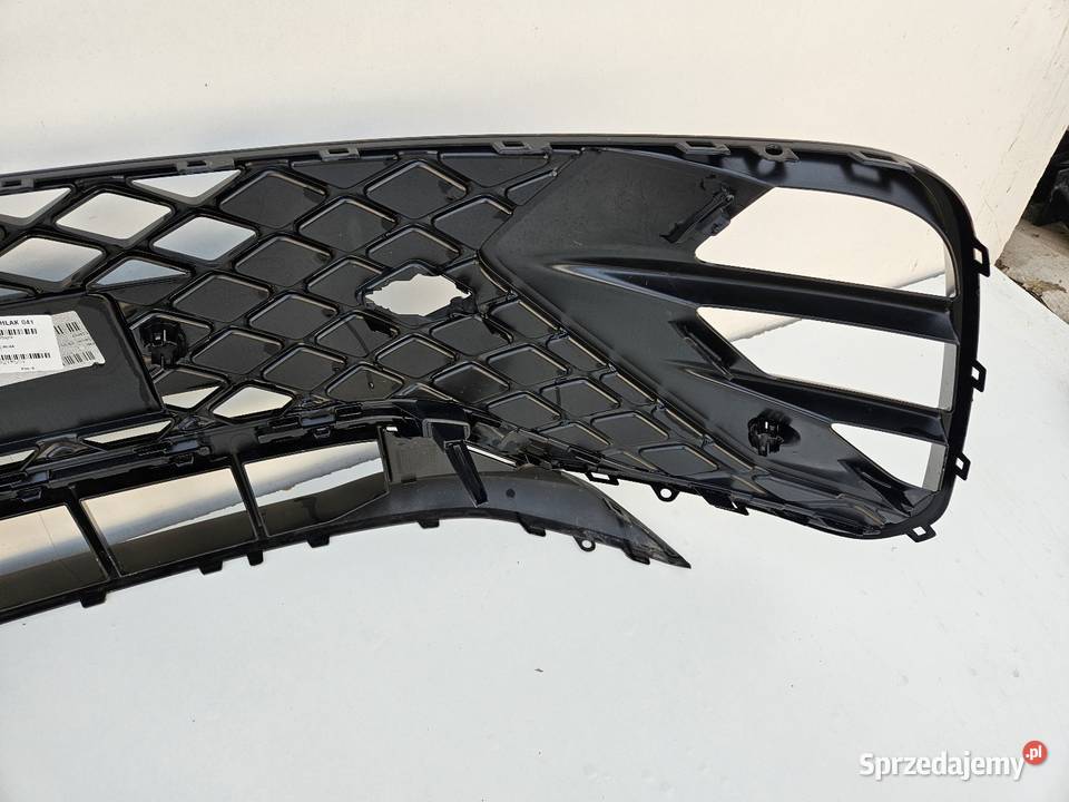 VW TIGUAN 3 III RLINE KRATKA ŚRODKOWA ZDERZAKA Międzychód